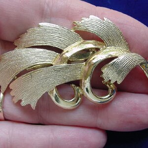 Jahrgang gebürstet nicht glatt und glänzend glatte Entwurf gescrollt Blatt gold Ton polig VP-23