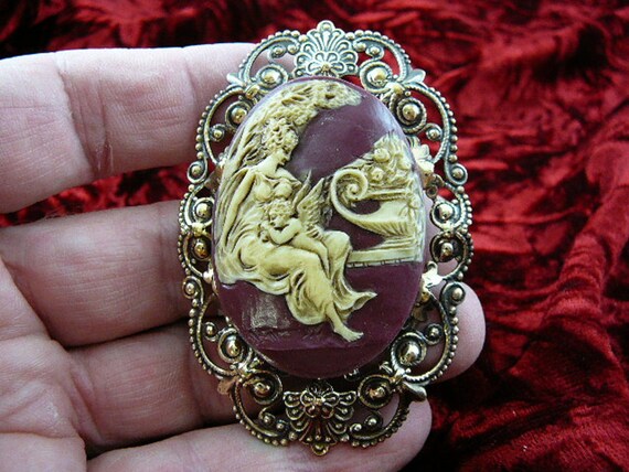 女性レディ + 天使象牙 + バーガンディ 楕円形 カメオ スクロール 真鍮