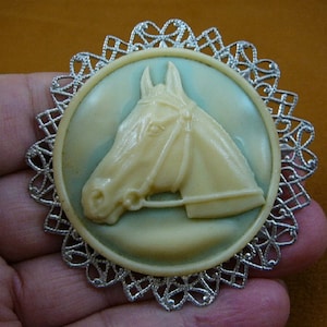 COURSE de chevaux étalon mare tête bleu clair et Ivoire rond CAMÉE broche filigrane d’argent vermeil cl54-3