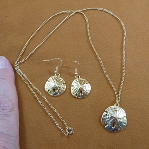 little dainty shiny Sand dollar sea shell 7/8&quot; gold tone pendant charm on 24&quot; necklace + earrings set jewelry j-sand-5