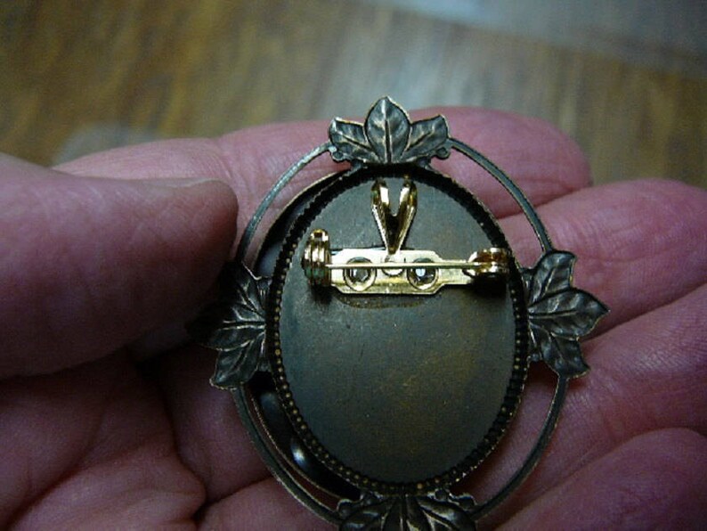 CA10-38 black oval CAMEO brass Pin Pendant jewelry RARE African American LADY ivory