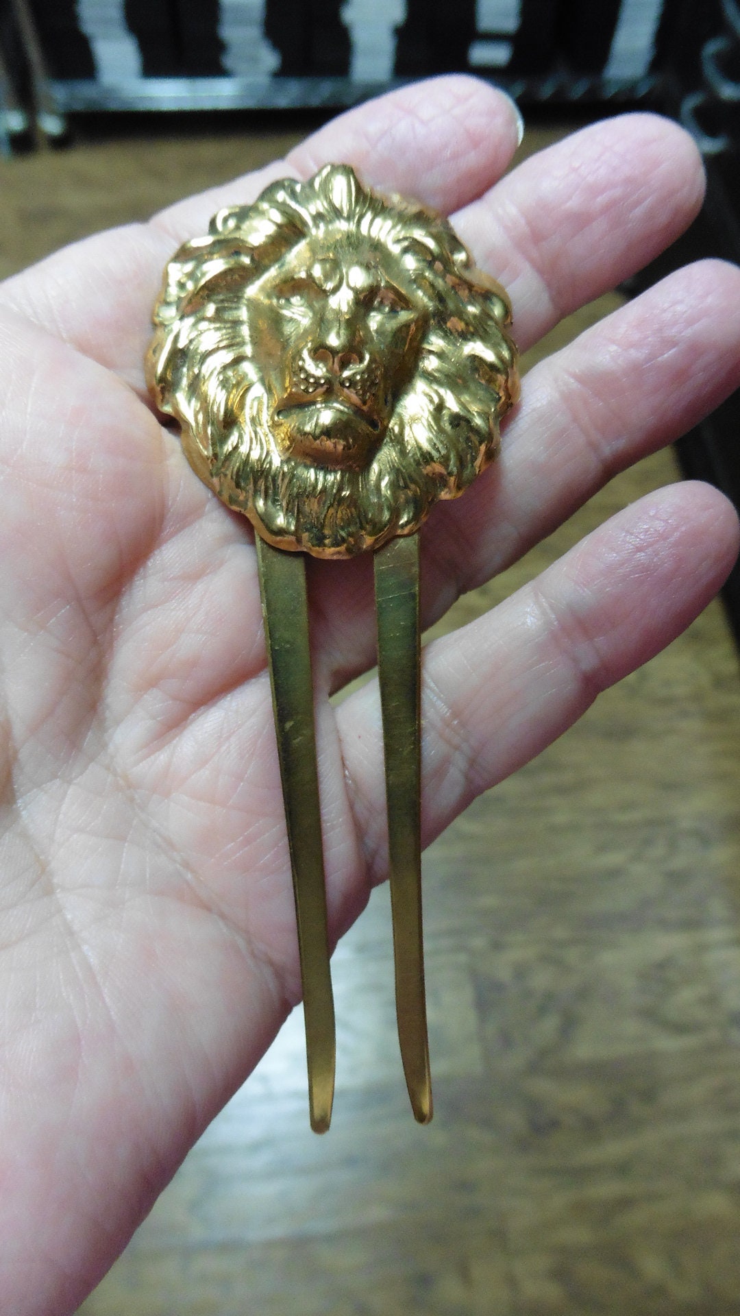 Vintage hair clip gold tone lion face design made in France use for thick hair 3 Lion Head Hair Accessorie Barrete – Viviane Guenoun main image 2