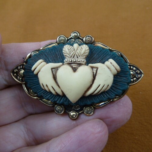 Ivoire vert-bleu CAMEO CLADDAGH couronne coeur irlandaise main Amour pratique amitié fidélité Pendentif épingle pendentif épingle Broche en LAITON cm38-83