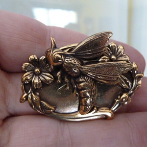 wild Hornet Bee bumble bees insect bug lover love pin pendant on oval shaped flower Victorian repro brass B-Bee-216