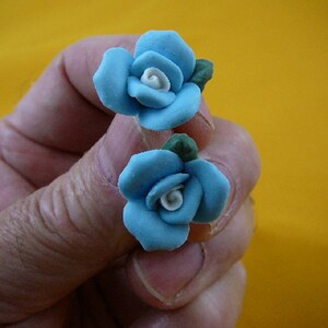 dainty little 5/8&quot; blue + white porcelain rose flowers roses pierced stud earrings EE70-3