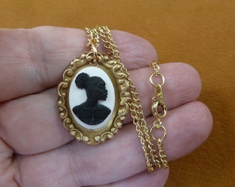 RARE African American LADY white + black oval CAMEO scrolled trimmed brass pendant 18" necklace jewelry (CA30-63)