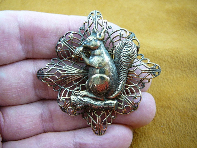 Cheeky Squirrel Nutkin Brooch – La Vidriola Cheeky Squirrel Nutkin Brooch – La Vidriola