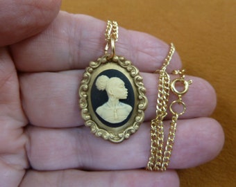 RARE African American LADY black + ivory oval CAMEO scrolled trimmed brass pendant 18" necklace jewelry (CA30-53)