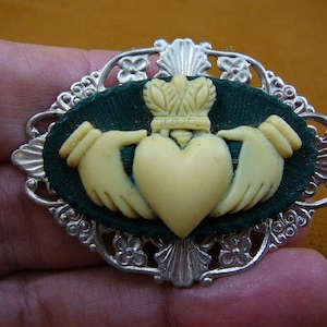 Hunter green Ivory CLADDAGH CAMEO Irish heart crown hand Love handy friendship loyalty filigree floral silver vermeil Pin brooch cm38-39