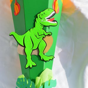 Schultüte Dinosaurier 3D Effekt personalisierbar | 70cm Zuckertüte zum Schulanfang | Geschenk Einschulung Junge | Erster Schultag
