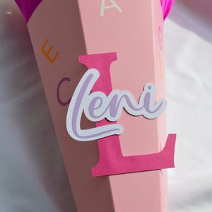 Schultüte mit Buchstaben und Namen | Schultüte mit Namenspersonalisierung| 70cm Zuckertüte zum Schulanfang | Geschenk Einschulung Mädchen