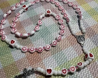 Catholic Rosary Smile Face Beads Pink on White Acrylic Heart Pater Beads Double Sided Medal Divine Mercy and Mary Silver Crucifix