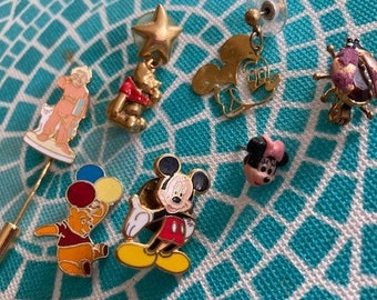 Lot 7 Pins Vintage Disney Characters Signed Logo on Back Full Color All Different Various Characters and Styles