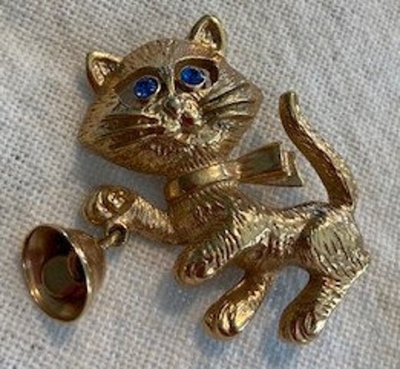 Pins Lot 2 Vintage Gold Cat Holding Dangling Bell… - image 1
