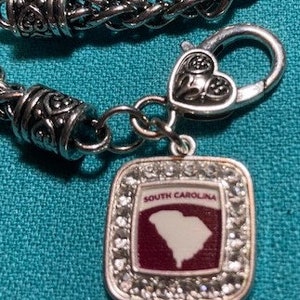 Armband Silber South Carolina Bling Square Charme mit Karte des Staates in weiß auf Burgund