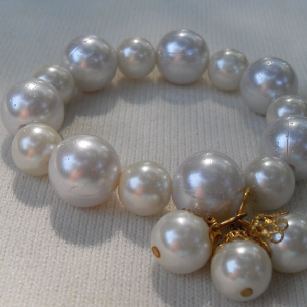 SALE Vintage Pearl Bracelet 2 Sizes Large Pearls Dangle 2 Pearls with Gold Beadcaps Stretch