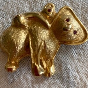 Brooch Vintage Panda with Baby on Back Gold Metal Working Locking Clasp