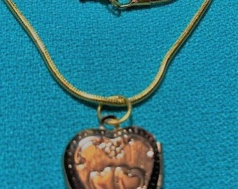 Locket Gold Heart Shaped Double Heart engraved on Front Vintage Looks New Gold Chain