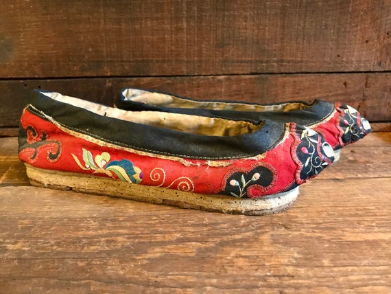 19th Century Qing Dynasty Silk Embroidered Shoes … - image 5