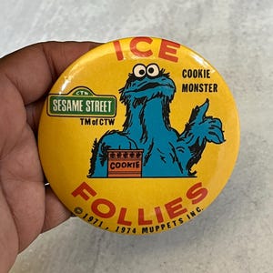 Huge Vintage Cookie Monster Sesame Street Ice Follies Found Pinback, Muppets Pinback, 3 1/2 in, Cookie Monster Collectible