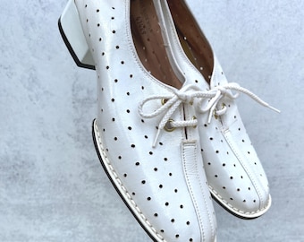 60's Mod White Lace up Perforated Oxford Shoes by Camelot size 8