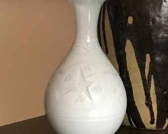 Vintage 1970s Korean Thousand Crane Incized Celadon Porcelain Vase
