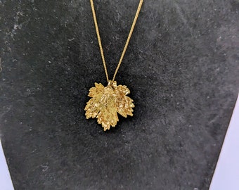 Vintage Gold leaf design necklace