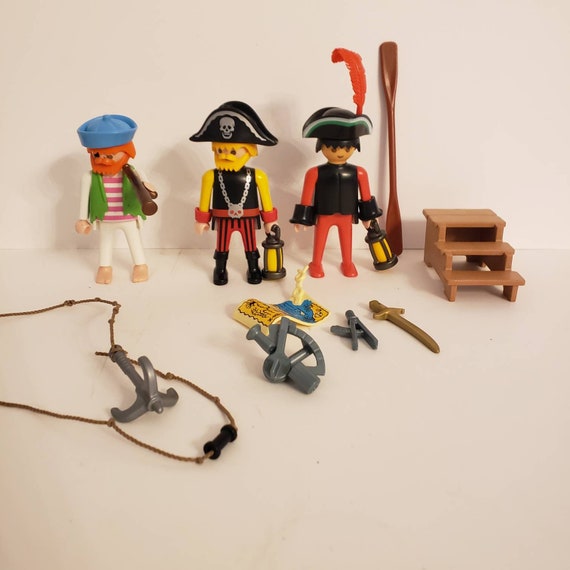 Shipwrecked Playmobil Pirates With Accessories 