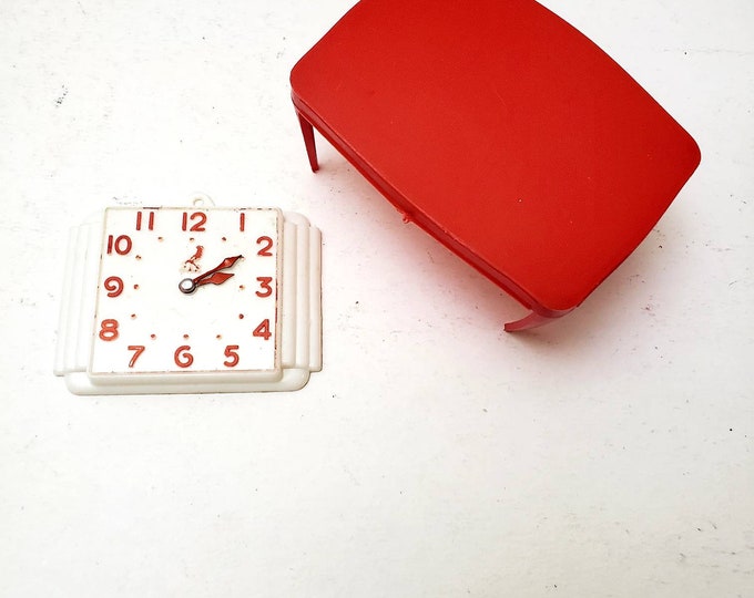 Miniature diner clock with movable metal hands