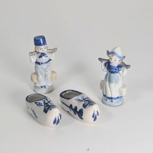 Delft Blue miniature Dutch Shoes and miniature figures