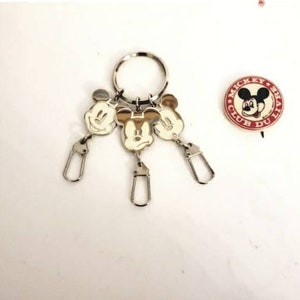 Mickey Mouse Key Chain- Disney mickey mouse and pin