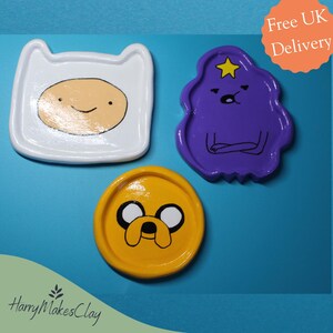 Plato de arcilla artesanal de Hora de Aventuras: Finn, Jake y LSP. Bandeja para guardar joyas y llaves pintada a mano. Tamaños pequeño, mediano y grande.