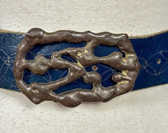 Vintage jaren 70 brutalistische messing gesp en bewerkte leren riem gemaakt in Taiwan