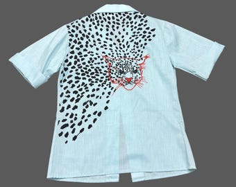 Vintage 70er Jahre Bluse mit Gepardenprint / Neuheit Katzen Grafik Shirt / S