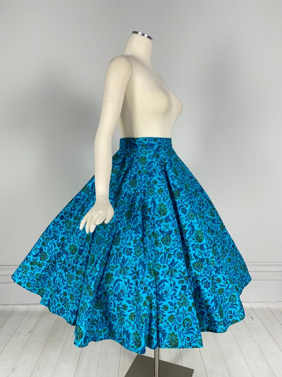 Vintage 1950s FLORAL PRINT CIRCLE Skirt blue turq… - image 4