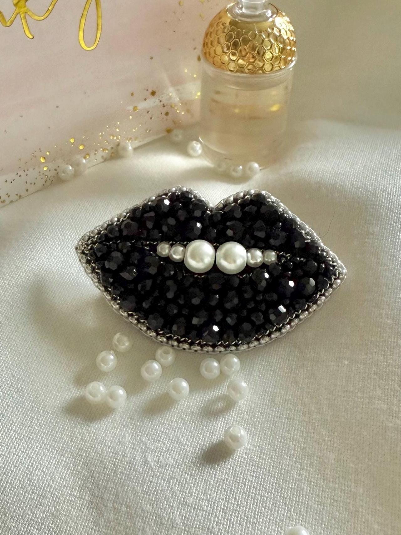 Dali lip brooch - Etsy 日本