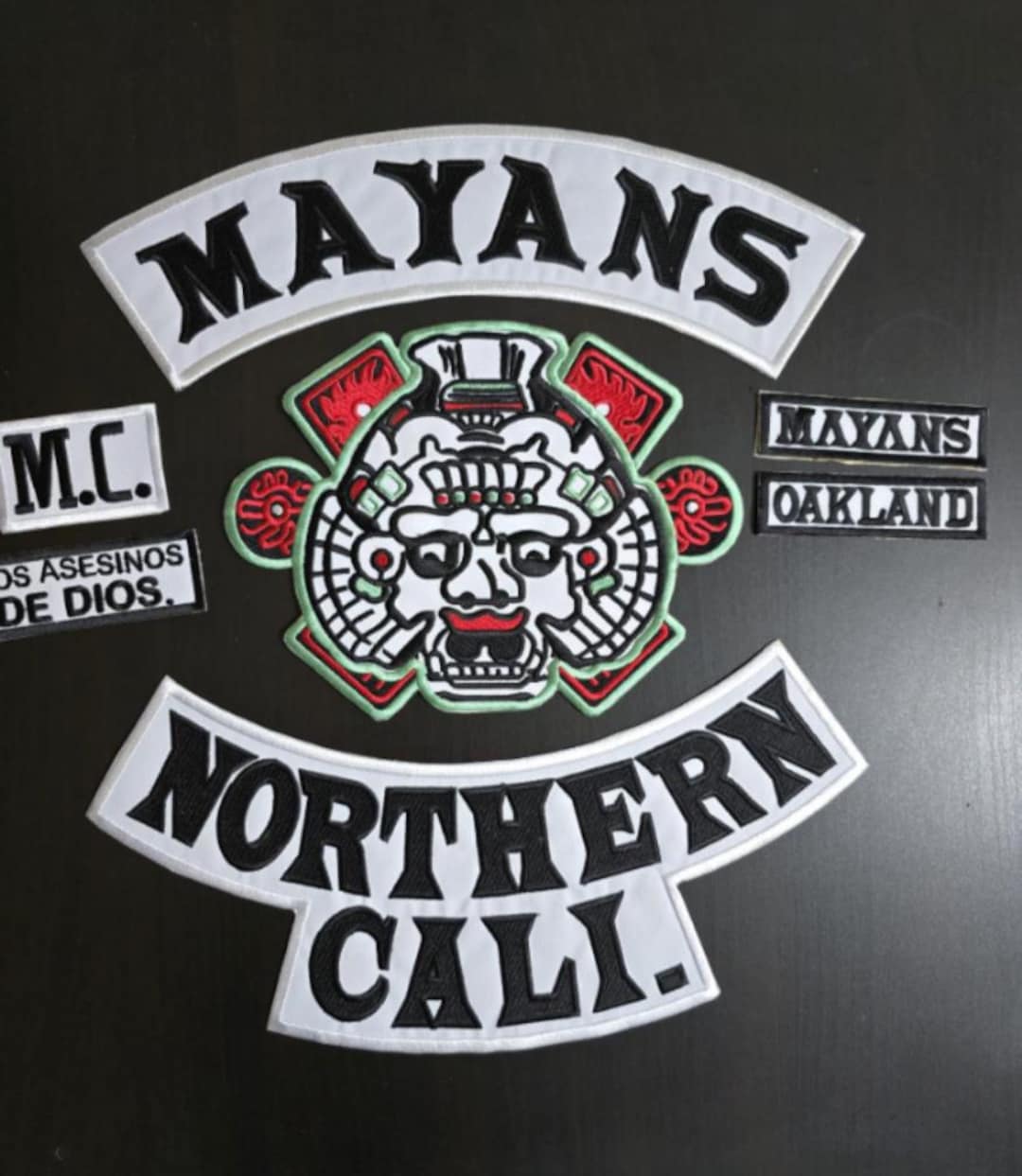Maya's Southern Cali M.C. Kleuren Biker Gang Motorcycleclub Embleem Geborduurde Back Patch Iron On (34,8 cm x 41,9 cm Maya's Southern Cali M.C. Kleuren Biker Gang Motorcycleclub Embleem Geborduurde Back Patch Iron On (34,8 cm x 41,9 cm