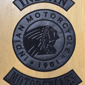 Ricamo termoadesivo Indian Motorcycles 1901 in similpelle nera, set di 3 pezzi da 35 cm per giacche e gilet da motociclista.