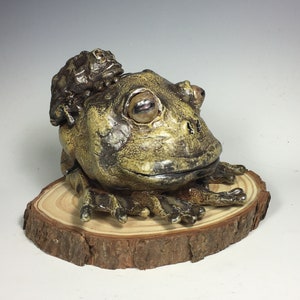 536 Mother Frog Toad With Baby Frog Toad on Back  4.5 (H) x 6 (D) x 5 (W)