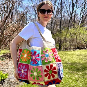 Crochet Daisy Weekender Shoulder Bag, XL Colorful  Granny Square Crochet Bag, Handmade Boho Festival Bag, Summer Carryall Bag, Gift for her