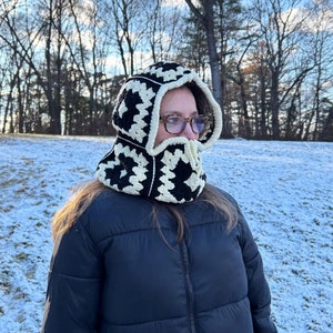Crochet Balaclava,Black and Cream Granny Square Balaclava,Crochet Ski Helmet Hood Cover,Gift for her,Neck Warm Hood,Crochet Ski Mask