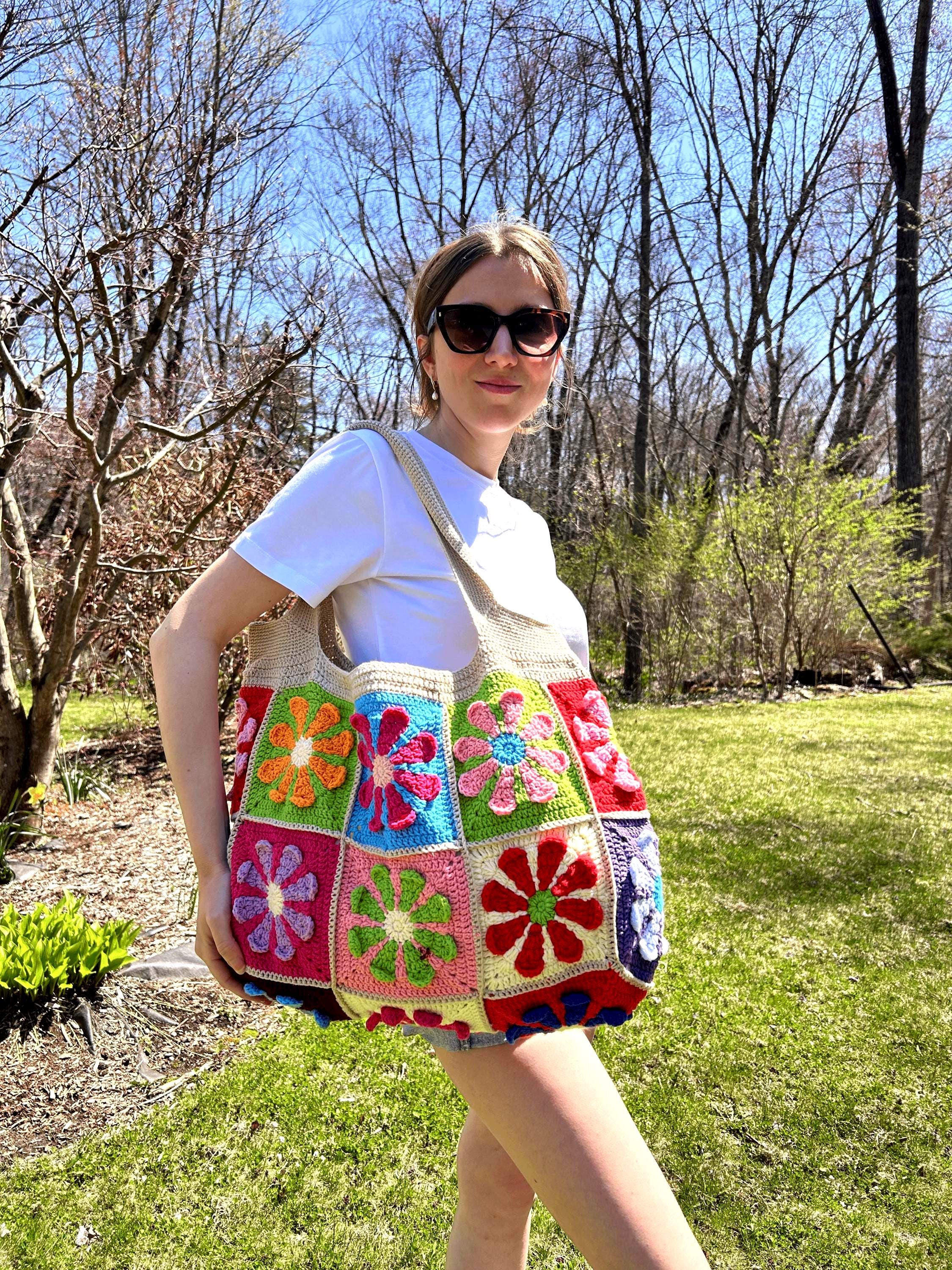 Crochet Daisy Weekender Shoulder Bag, XL Colorful  Granny Square Crochet Bag, Handmade Boho Festival Bag, Summer Carryall Bag, Gift for her