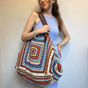 Bolso Tote XXL de Ganchillo Hecho a Mano,Patrón Afghan de Granny Square Colorido con Asas de Cuero,Bolso Bohemio para Playa y Vacaciones