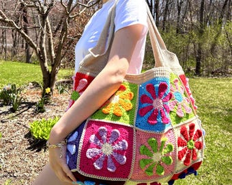 Crochet Daisy Weekender Bag: Colorful Floral Granny Square Shoulder Tote, Handmade Boho Carryall Bag