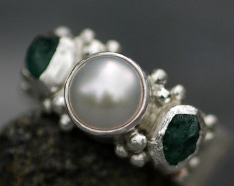 Raw Emerald and White Pearl in Hammered Sterling Silver Ring- Three Ring Bridal Set