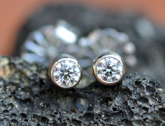 Brilliant Cut VS Canadian White Diamonds 2.5mm in 14k Yellow or White Gold with Brushed Finish- Made to Order Handmade