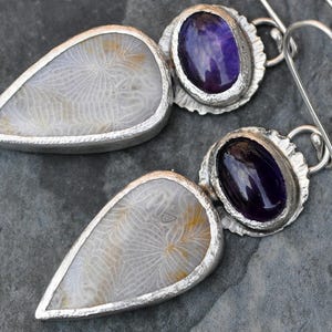 Lila Amethyst versteinerte Koralle Sterling Silber Ohrringe lange Ohrhaken Versandfertig handgefertigt