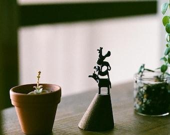 Bremen Musicians Ring Stand — Bronze Animal Tower