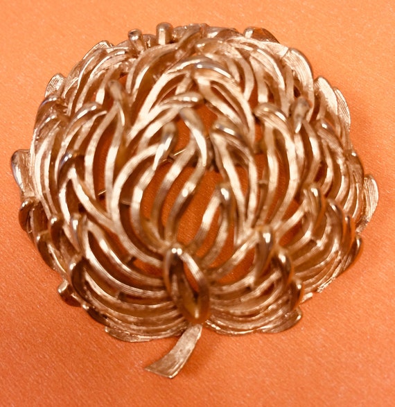 Beautiful Trifari Gold Flower Dome Shape Brooch - image 1