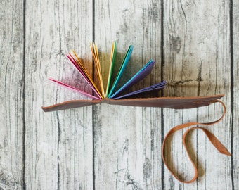 Bright Rainbow Leather Wrap Journal - Libro en blanco de cuero encuadernado a mano - 6 x 4 - Personalizado - Páginas multicolores en negrita - Versión ROSA - A6